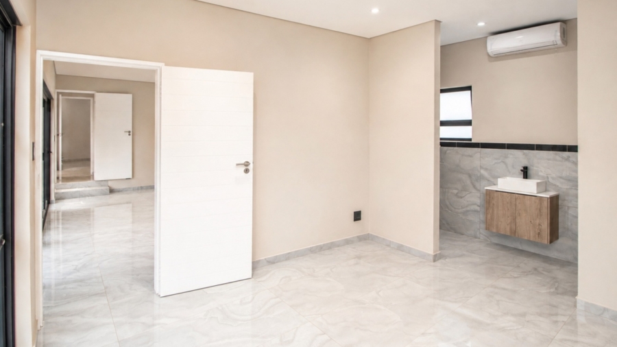 5 Bedroom Property for Sale in Meerhof North West